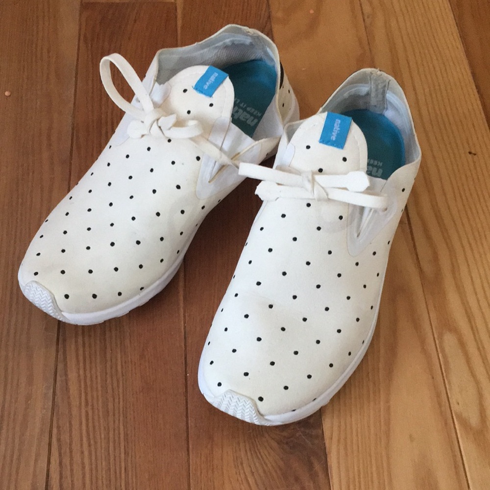 8.5 embroidered Polka Dot Sneaker